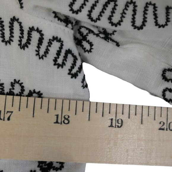 Tweeds Blouse Womens M Black White Embroidered Swirls 100% Linen Button Front - Picture 8 of 13